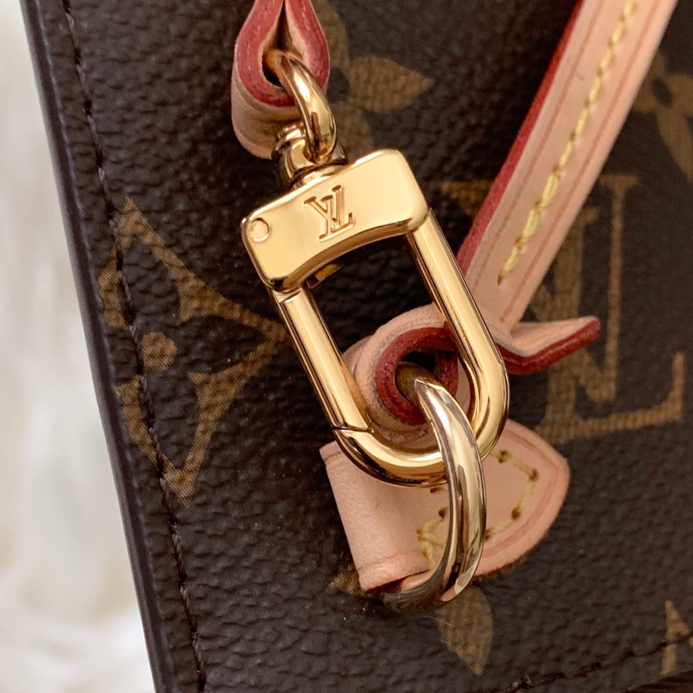 ❌SOLD❌🖤 LOUIS VUITTON Neverfull MM Pouch Wristlet - Picture 6 of 8